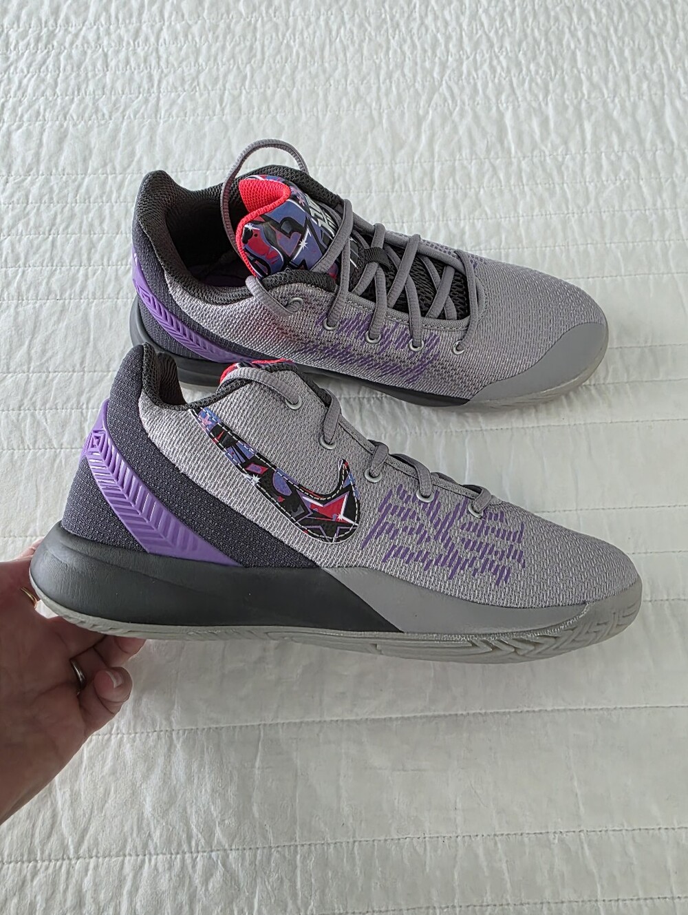 NEW Nike Kyrie Flytrap li SneakersGray/Purple Basketball Shoes Boys 7Y